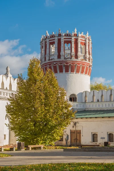 La torre Nikolskaya del convento di Novodevichy . — Foto Stock