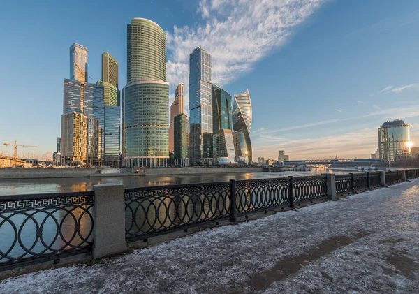 Centro de negócios Moscow City ao nascer do sol . — Fotografia de Stock