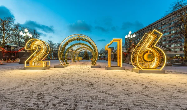 Año Nuevo y decoración de la iluminación de Navidad de la ciudad. Rusia , —  Fotos de Stock