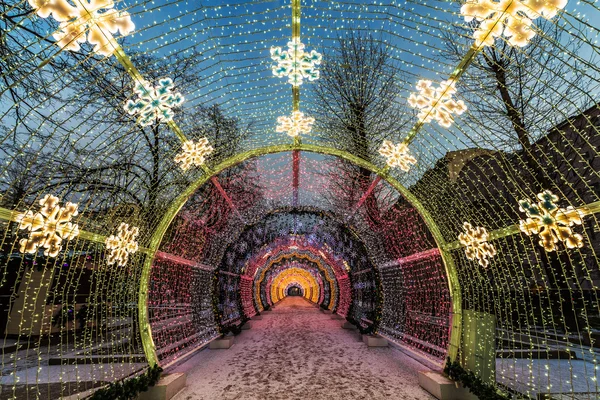 Año Nuevo y decoración de la iluminación de Navidad de la ciudad. Rusia , — Foto de Stock