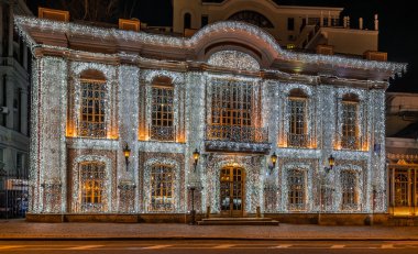 Yeni yıl ve Noel aydınlatma dekorasyon şehir. Rusya, 