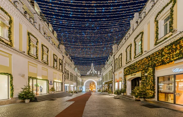 Año Nuevo y decoración de la iluminación de Navidad de la ciudad. Rusia , — Foto de Stock