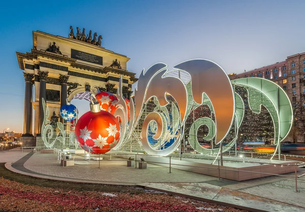 Anno nuovo e decorazione di illuminazione di Natale della città. Russia , — Foto Stock