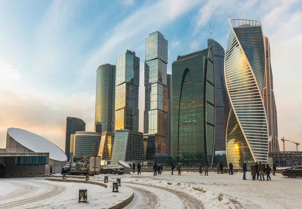 Visualizzazione piattaforma di fronte a Mosca città . — Foto Stock