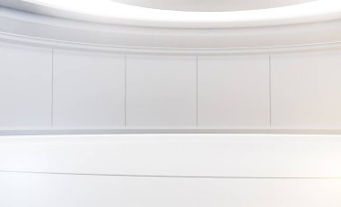 Modern Gelecek geçmişi. Gelecekçi boş beyaz sahne. Hi tech bilim kurgu iç mekan kavramı. 3d oluşturma