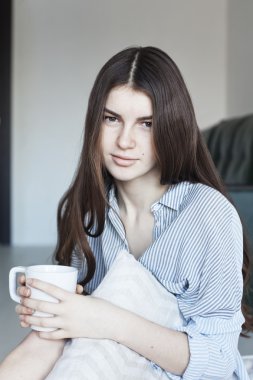 Sabah çay içme kız