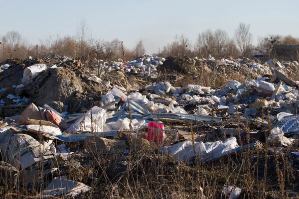 Construction dump of various wastes. Building debris: bricks, wood, tires — Stock Photo, Image