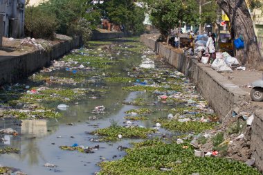 Plastik Nehri Hindistan, Tamil Nadu kirli.