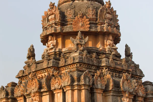 Sacred monuments in holy Hampi city. Stone temples of the royal dynasty — Stock Photo, Image