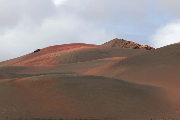 沙漠在加那利群岛兰萨罗特岛的石头火山景观 — 图库照片