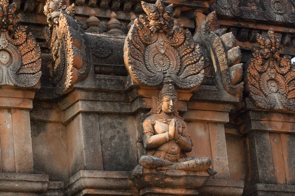 Escultura sobre o hinduísmo templo religioso. Parte da civilização antiga de Hampi — Fotografia de Stock