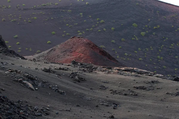 Lanzarote, Kanarya Adaları içinde taş volkanik manzara çöl — Stok fotoğraf