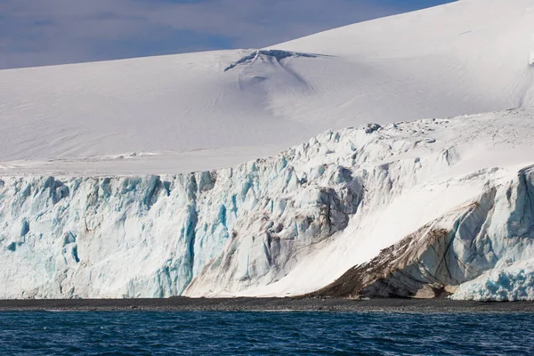 Παγόβουνα τοπίο. Ακραία ταξίδια, Ανταρκτική τοπίο πάγο — Φωτογραφία Αρχείου