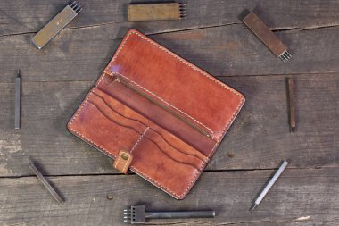 Deri enstrüman takımı. Deri 4 delici. El sanatları hobisi..