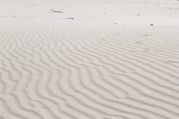 Fundo de textura de areia. Textura ondulada de areia de coral amarelo brilhante para fundo . — Fotografia de Stock