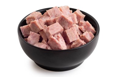 Siyah bir seramik kasede birinci sınıf jambon dilimleri. Yüksek açı.