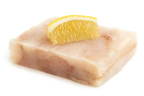 Schnell Gefrorene Fischfiletblock Mit Einem Zitronenkeil Isoliert Auf Weiß — Stockfoto