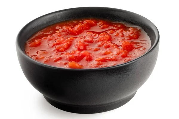 白に隔離された黒い陶器のボウルにトマトをみじん切りにした缶詰 高角度 — ストック写真