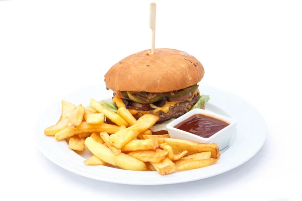 Cheeseburger e batatas fritas . — Fotografia de Stock