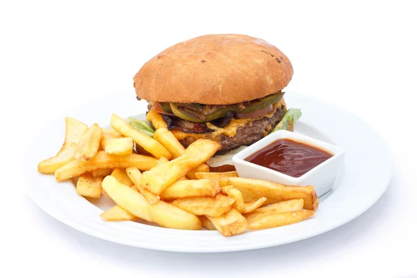 Cheeseburger e batatas fritas . — Fotografia de Stock