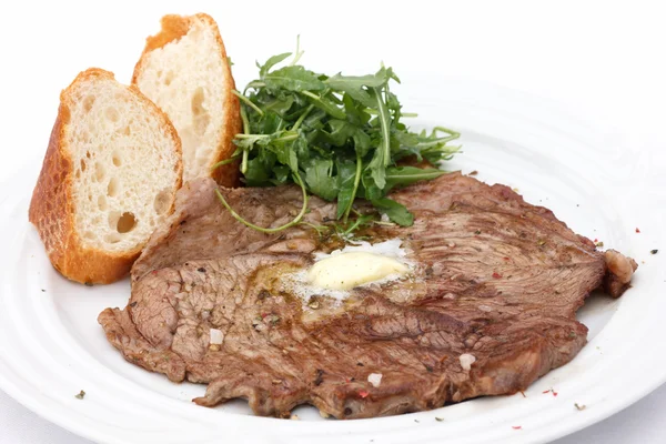 Bife de saia de porco assado perfeito com baguete . — Fotografia de Stock