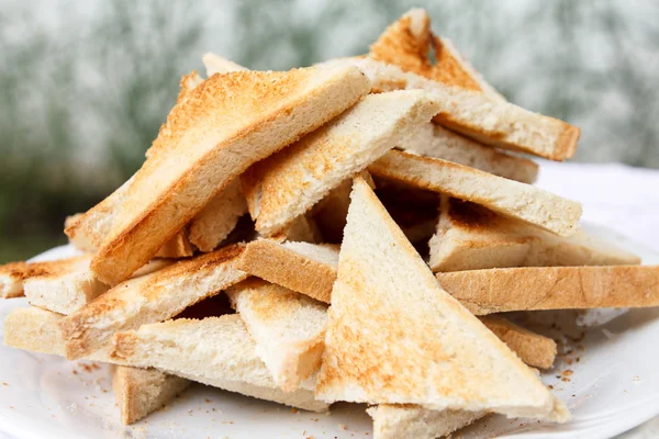 Triángulos de pan blanco tostado —  Fotos de Stock