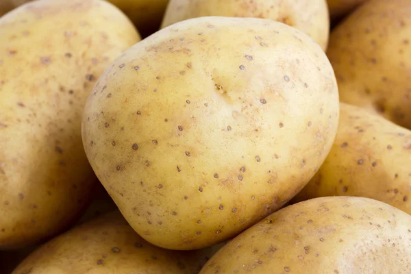 Batatas lavadas não descascadas — Fotografia de Stock