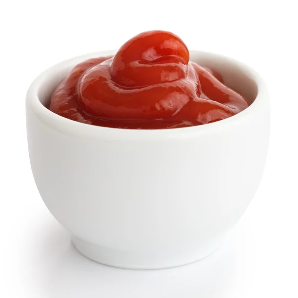 Ketchup en ramekin blanco . —  Fotos de Stock