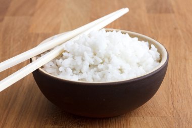 Beyaz uzun taneli pirinç