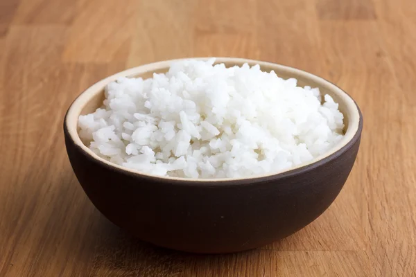 Чаша белого риса с зерном — стоковое фото