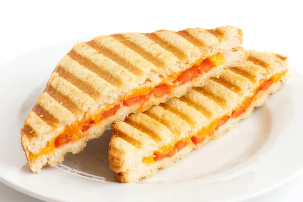 Geroosterde sandwich van de kaas en tomaat. — Stockfoto