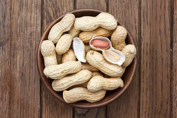 Cacahuetes en cáscaras. — Foto de Stock