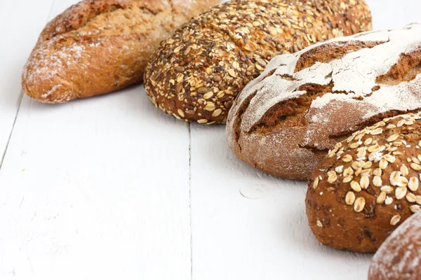 Wybór całego ziarna chleba zdrowia. — Zdjęcie stockowe