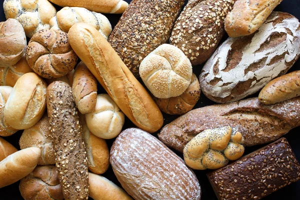 Many mixed breads and rolls. — Stock Photo, Image
