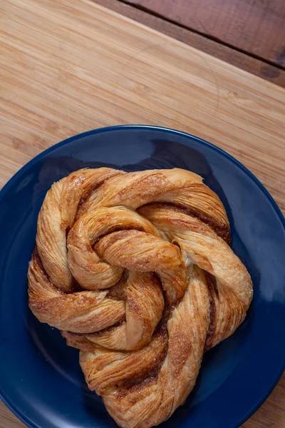 Freshly Baked Cardamom Bun Blue Plate — Stock Photo, Image