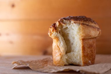 Çikolatalı, fındıklı ve ısırıklı.