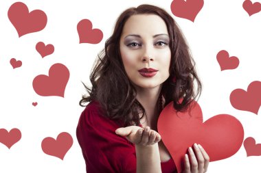  Onun valentin için üfleme güzel genç kadın öptü.