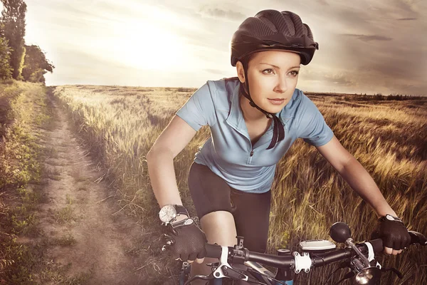 Attractive purposeful in sports equipment active girl riding a r — Stock Photo, Image