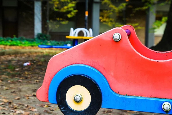 Bir rekreasyon alanı içinde eski araba