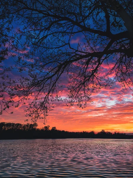 Hermosa Puesta Sol Con Una Vista Del Río Azul — Foto de Stock