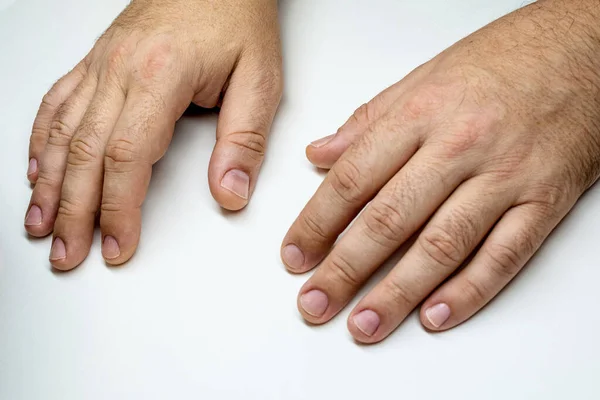 Manicure męski w salonie piękności. Profesjonalny manicure dla mężczyzn. — Zdjęcie stockowe