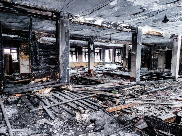 Kışın Çıkan Yangından Sonra Terk Edilmiş Bir Binada Bir Oda Stok Fotoğraf