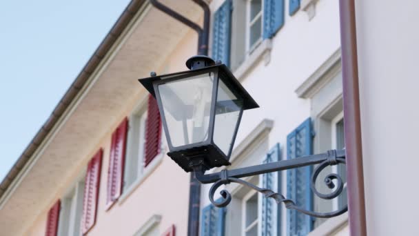 Black Electric Lantern Operation Day House Facade Background People — Stock Video