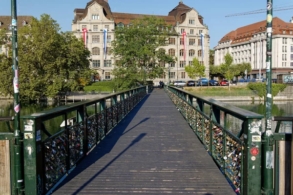 Pont Mhlesteg Zurich Septembre 2021 Nombreuses Serrures Vélo Attachées Pont — Photo