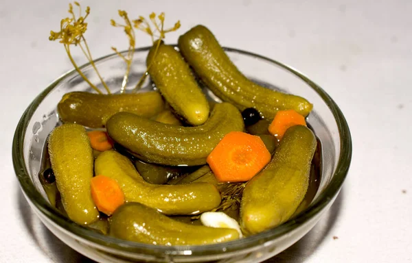 Concombres Marinés Salés Dans Bol Verre — Photo