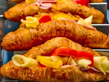 Kruvasan Sandviçi, Peynirli Jambon, Sebzeli Fırın Kafe, Kahvaltı, Öğle Yemeği Fotoğrafları, Taze Pasta Gurmesi, Renkli Sağlıklı Yemekler