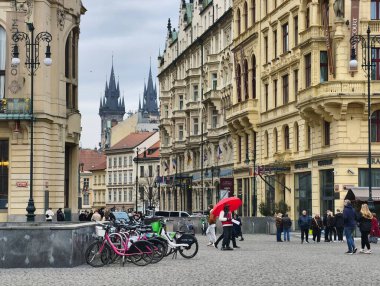 Prag, Çek Cumhuriyeti 1 Mart 2026: Prag Şehir Merkezi Alışveriş Bölgesi 'nde Na Prikope Caddesi' ndeki Global Fashion and Retail Brand mağazaları, Avrupa Tüketici Pazarı. Sadece Düzenleyici Kullan