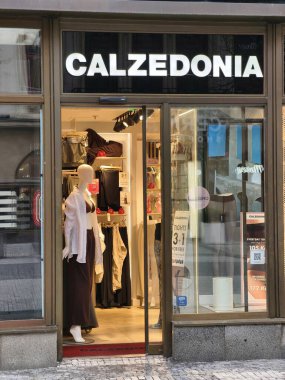 Prag, Çek Cumhuriyeti 1 Mart 2026: Prag Şehir Merkezi Alışveriş Bölgesi 'nde Na Prikope Caddesi' ndeki Global Fashion and Retail Brand mağazaları, Avrupa Tüketici Pazarı. Sadece Düzenleyici Kullan