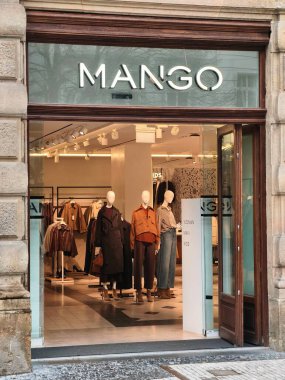 Prag, Çek Cumhuriyeti 1 Mart 2026: Prag Şehir Merkezi Alışveriş Bölgesi 'nde Na Prikope Caddesi' ndeki Global Fashion and Retail Brand mağazaları, Avrupa Tüketici Pazarı. Sadece Düzenleyici Kullan