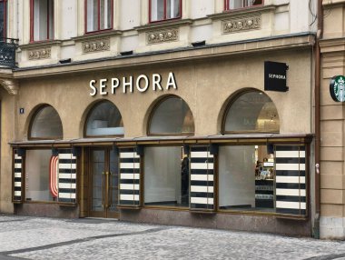 Prag, Çek Cumhuriyeti 1 Mart 2026: Prag Şehir Merkezi Alışveriş Bölgesi 'nde Na Prikope Caddesi' ndeki Global Fashion and Retail Brand mağazaları, Avrupa Tüketici Pazarı. Sadece Düzenleyici Kullan
